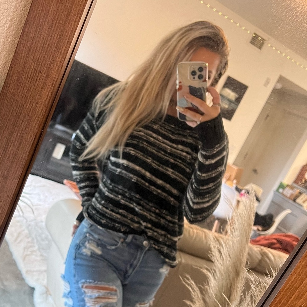 Warm cute sweater , kinda stripes